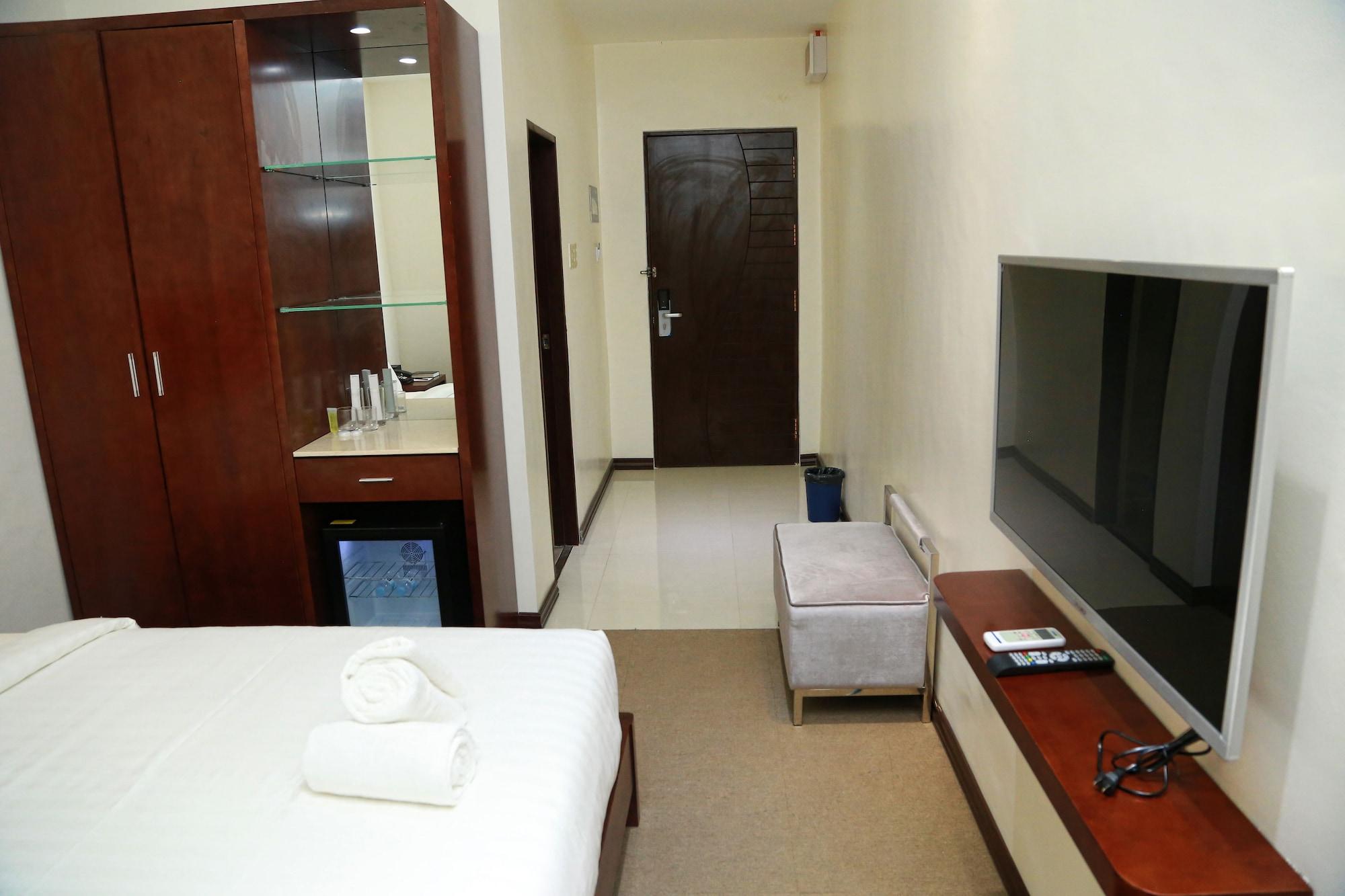 Big Hotel Cebu Stadt Exterior foto