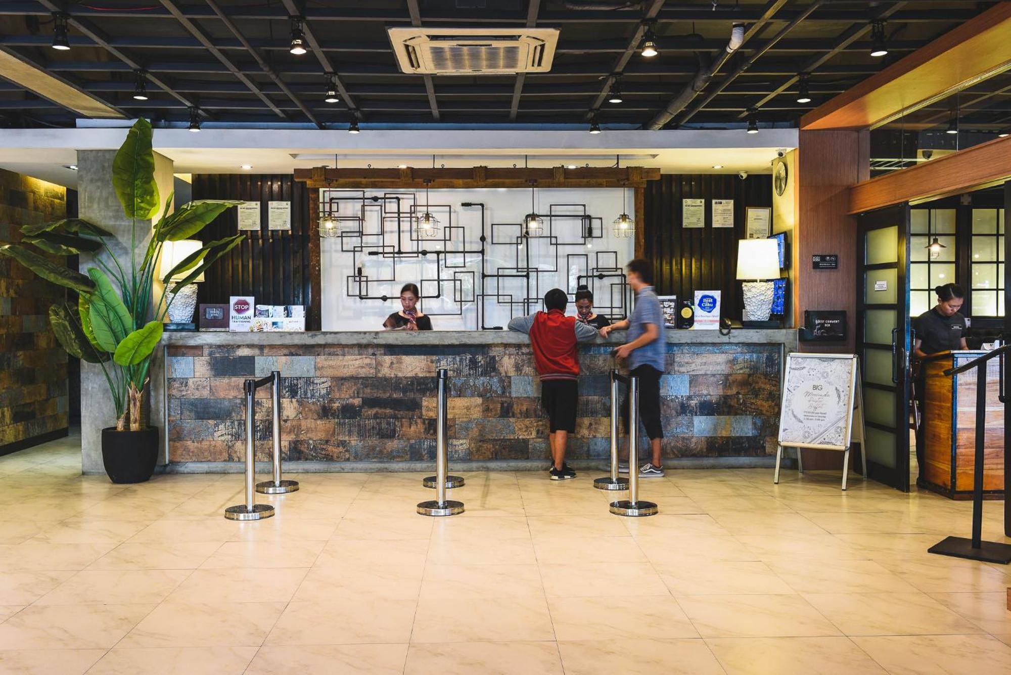 Big Hotel Cebu Stadt Exterior foto