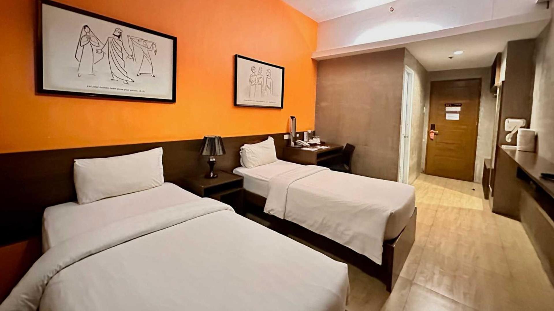 Big Hotel Cebu Stadt Exterior foto