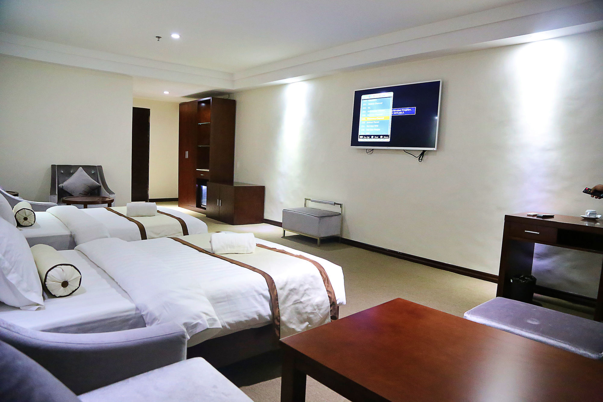 Big Hotel Cebu Stadt Exterior foto